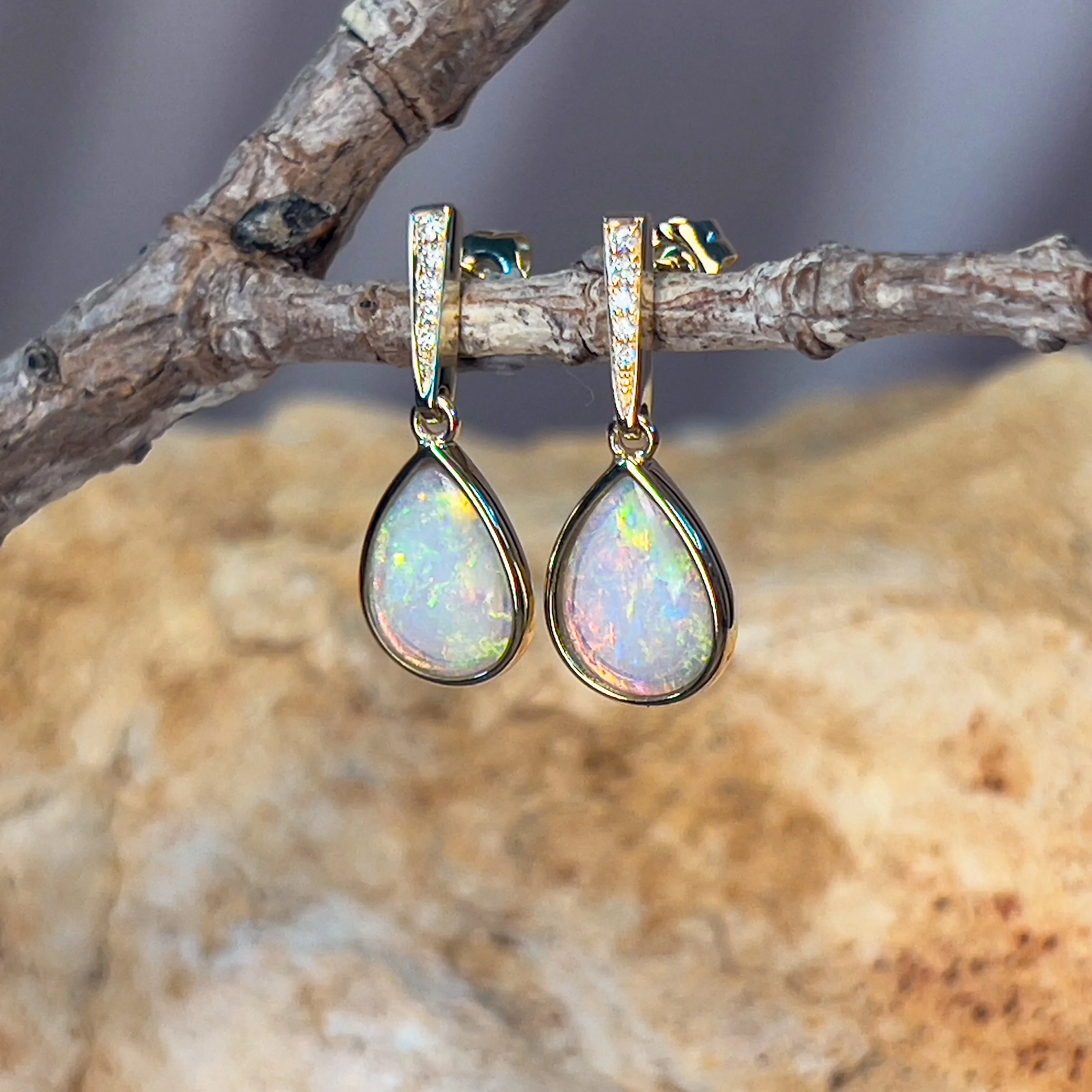 14kt Yellow Gold dangling Pear shape Crystal Opals 0.88ct earrings