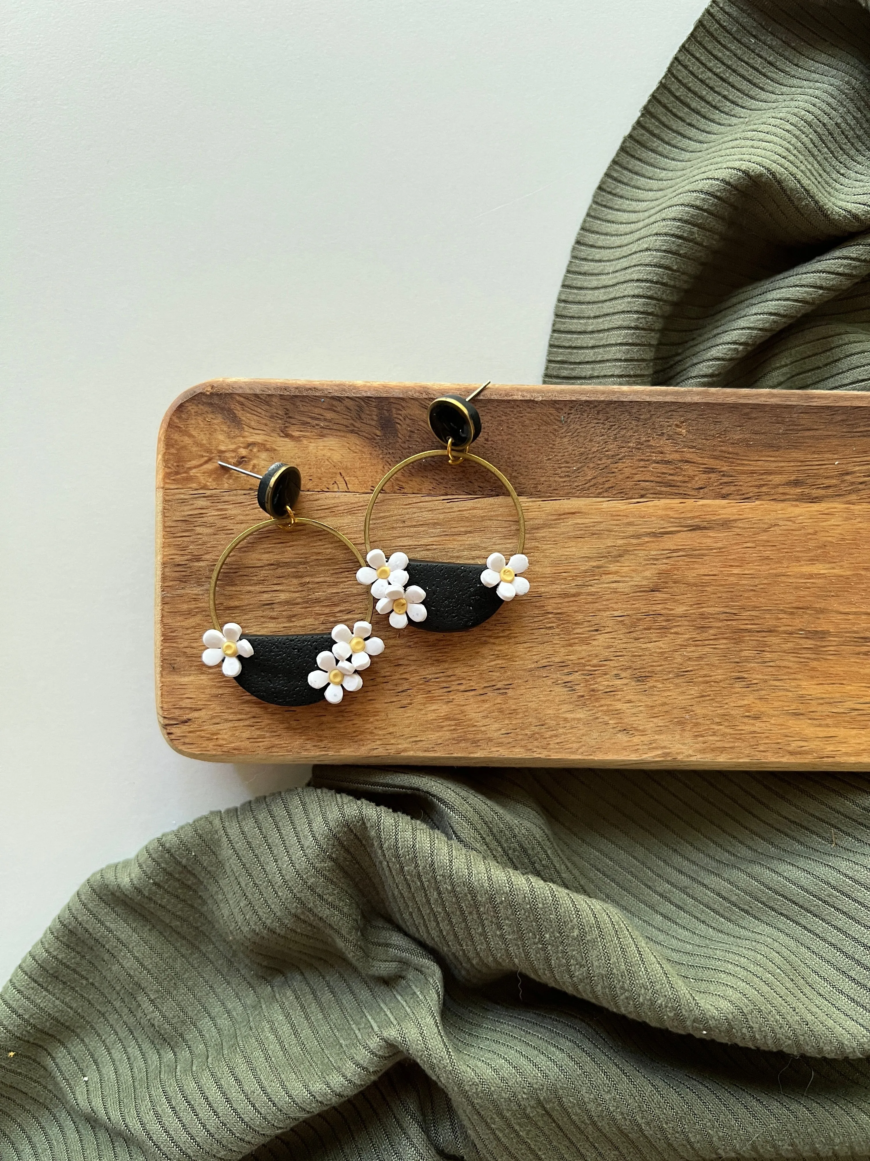 Daisy | Clay Earrings