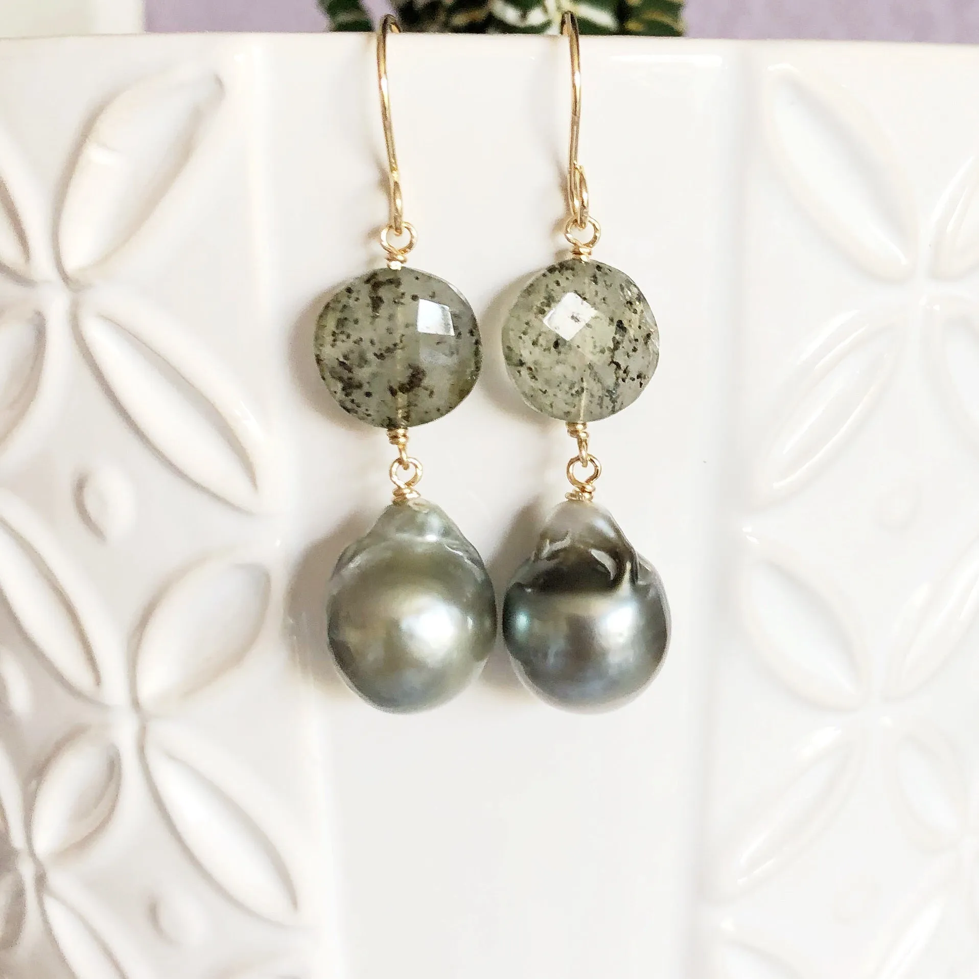 Silver tahitian pearl dangle - rutilated quartz (E530)